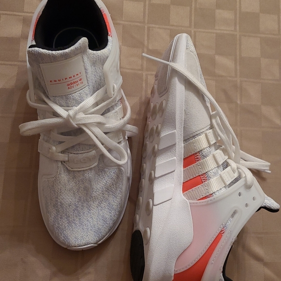 Kid's Adidas shoes size 2 - Picture 1 of 6